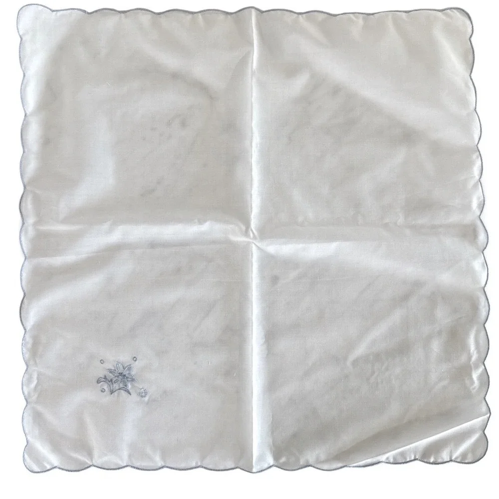 Vintage Floral Embroidered Linens Set‎ of 12